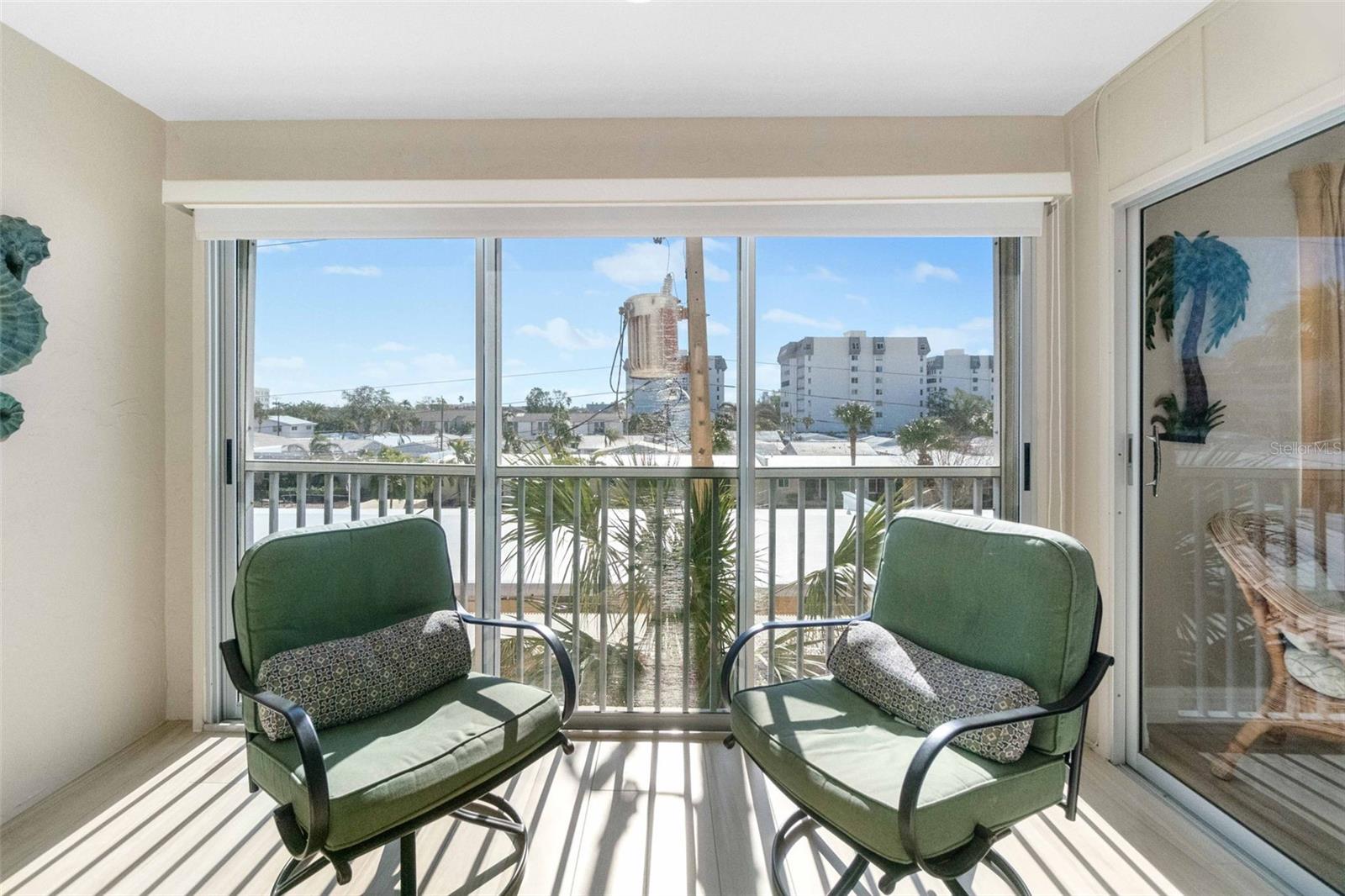 PALM BAY CLUB III - Residential