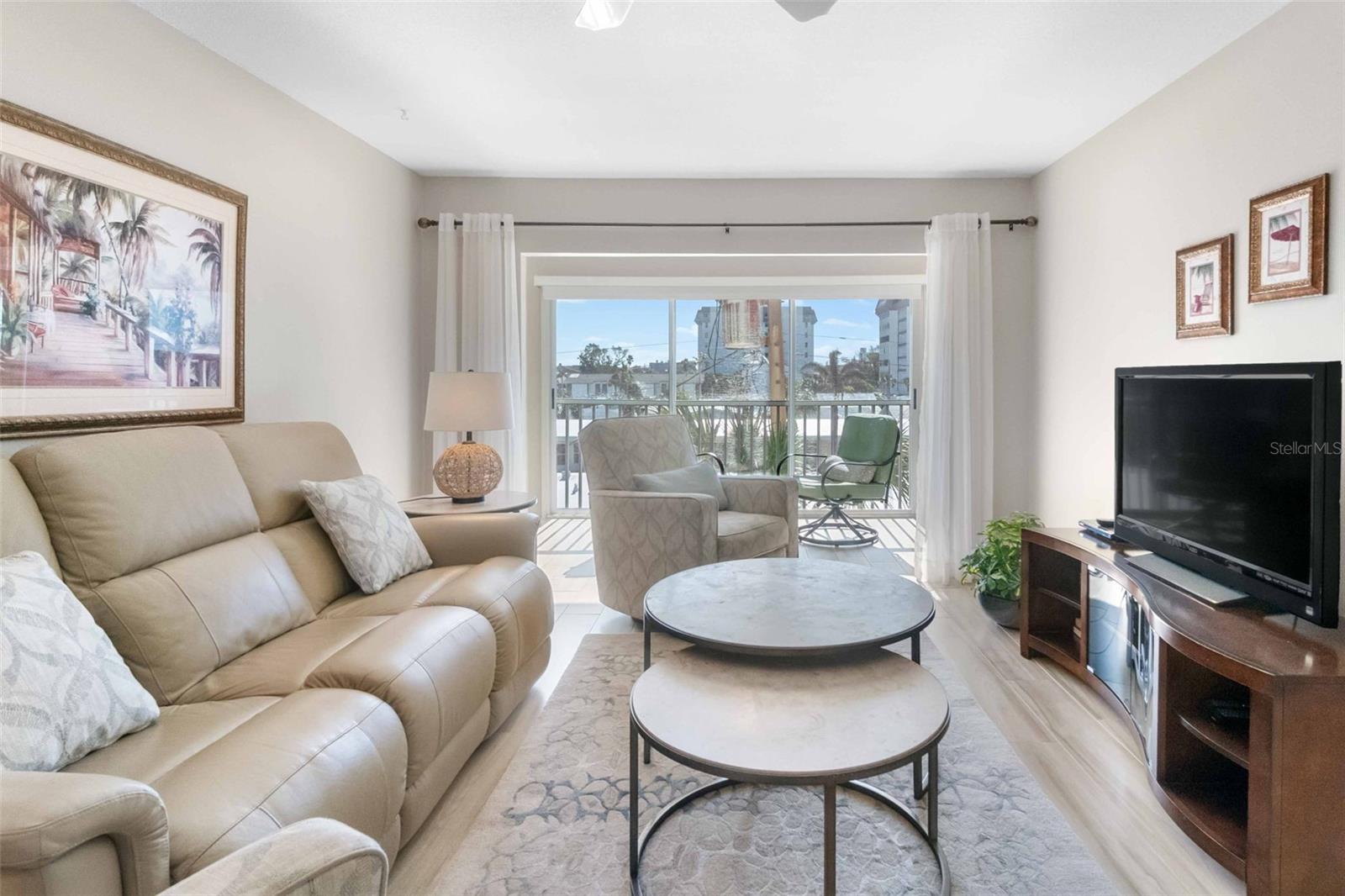 PALM BAY CLUB III - Residential