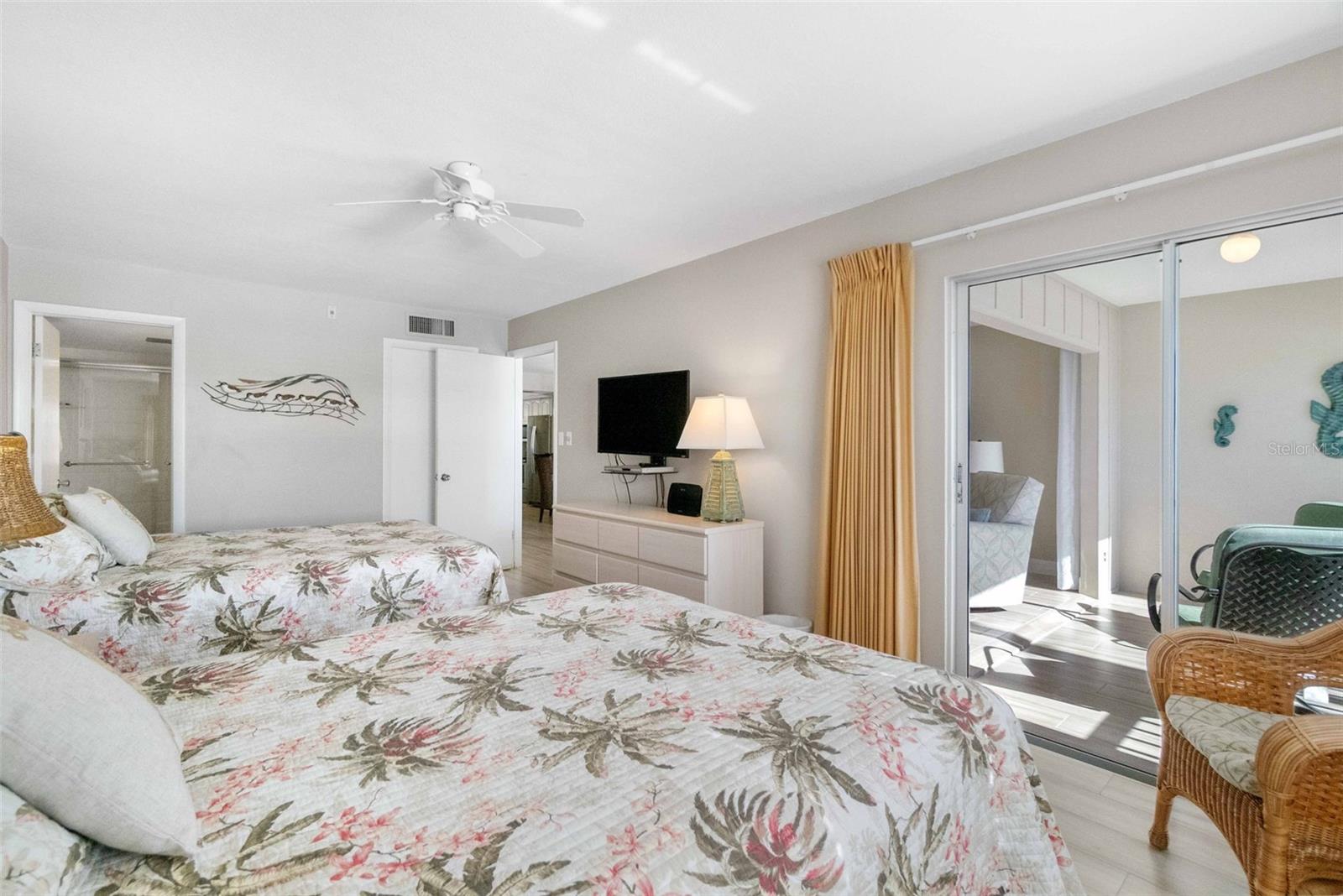 PALM BAY CLUB III - Residential