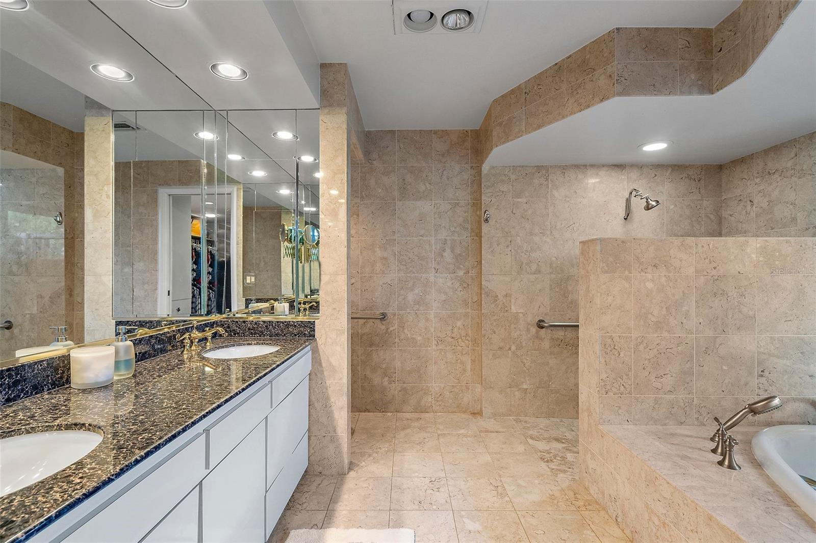 VINA-DEL-MAR SEC 1 - Residential