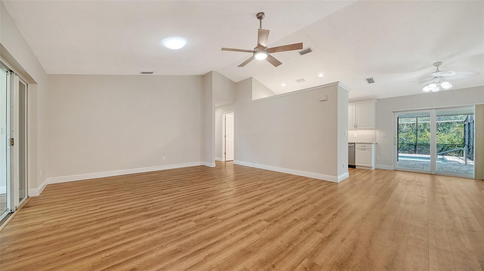 4933 RUTLAND GATE