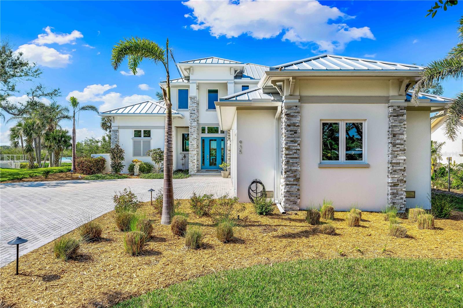 935 BAYSHORE ROAD
