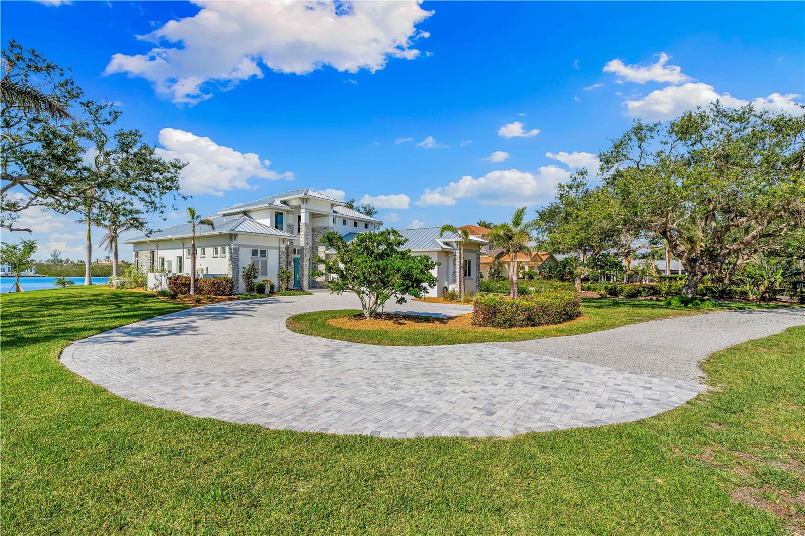 935 BAYSHORE ROAD