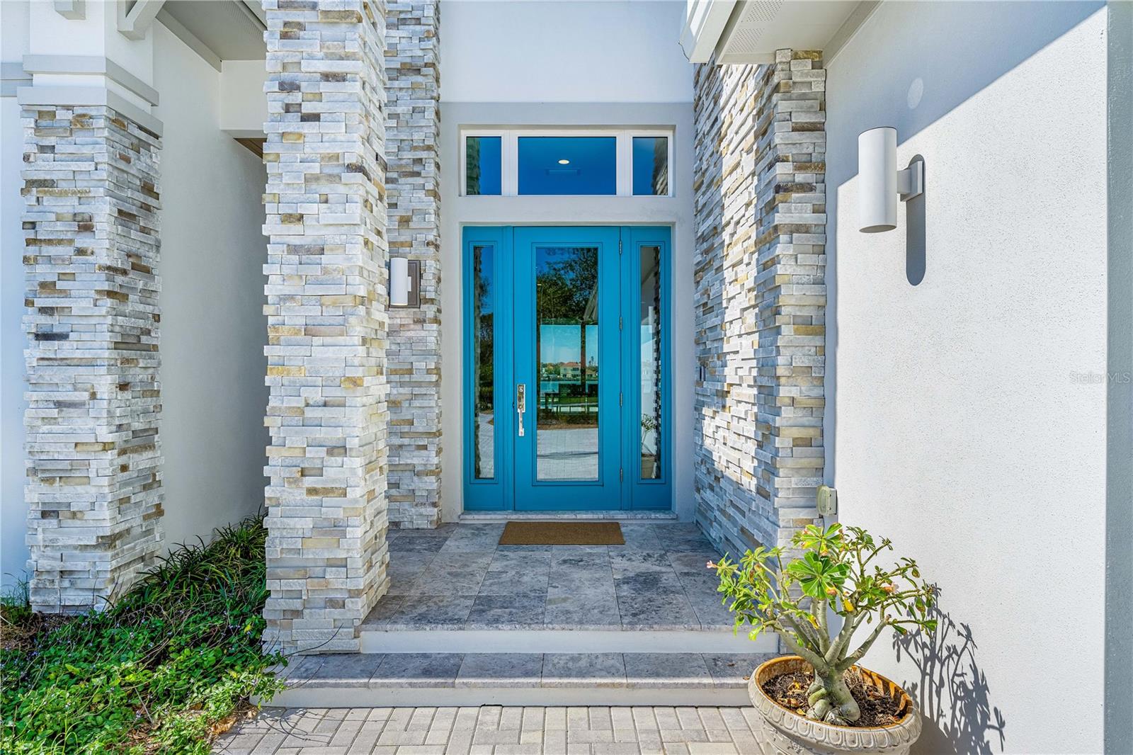 935 BAYSHORE ROAD