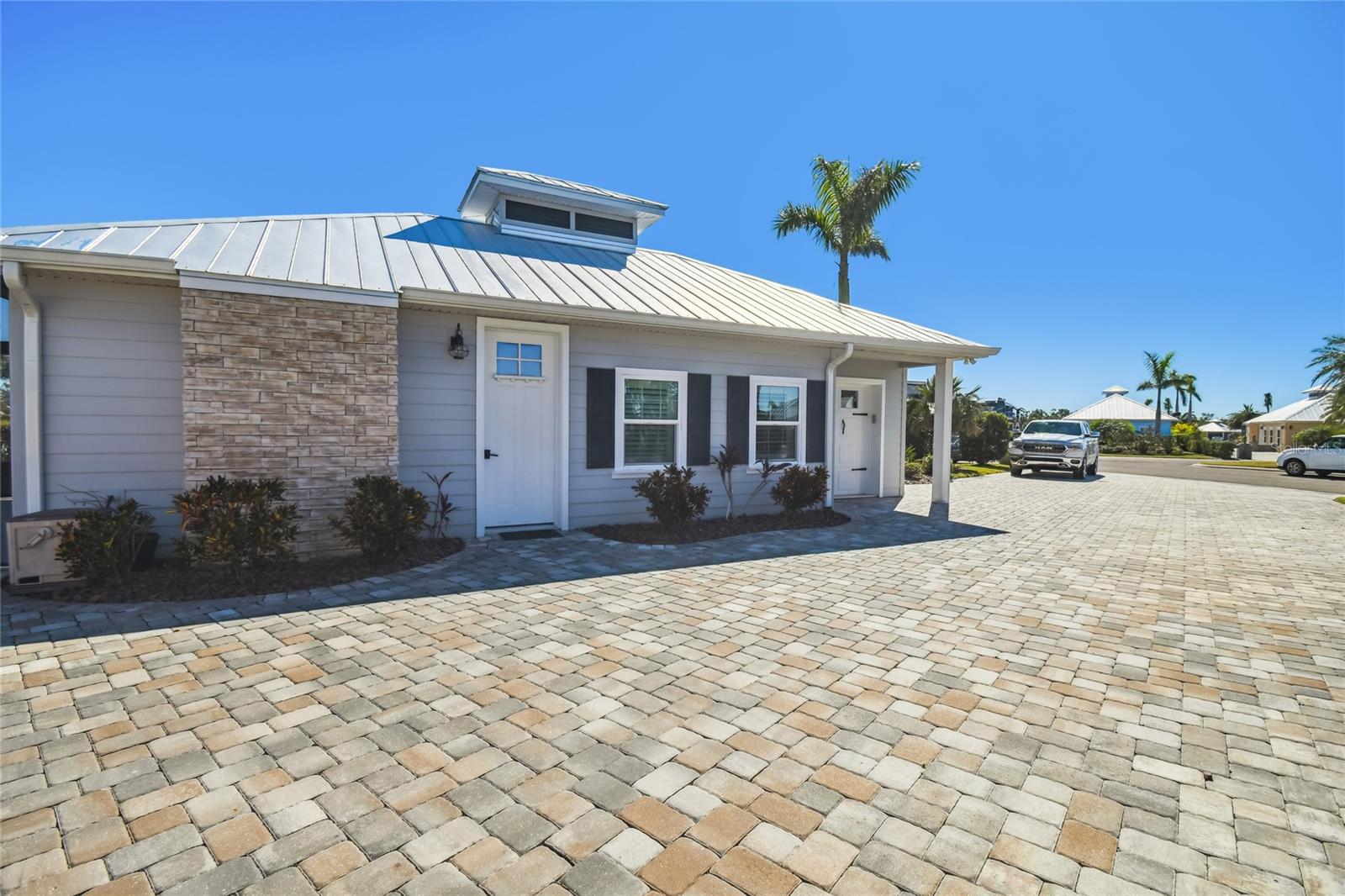 THORNTON CRK MOTORCOACH RESIDENCE - Residential