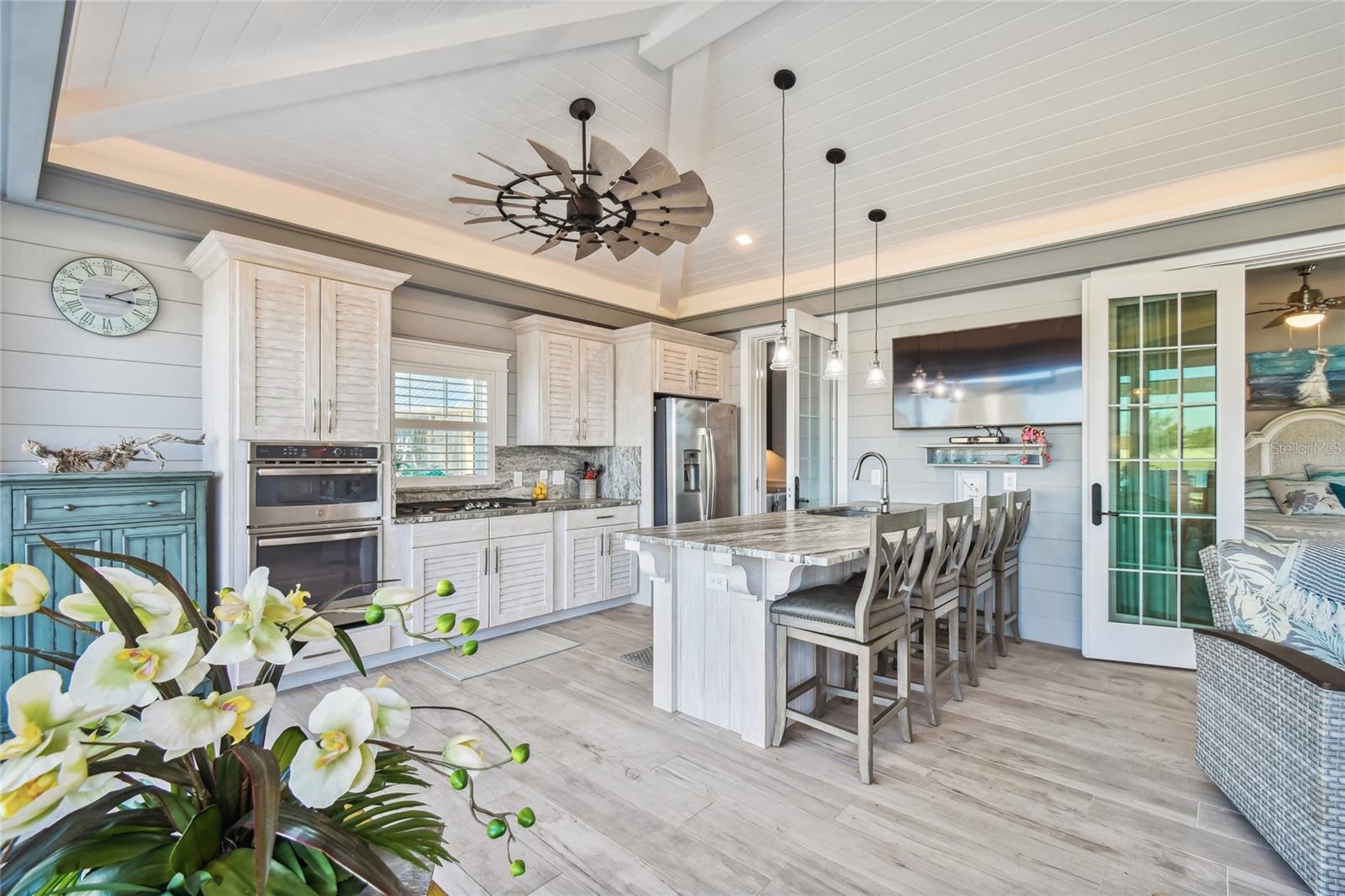 THORNTON CRK MOTORCOACH RESIDENCE - Residential