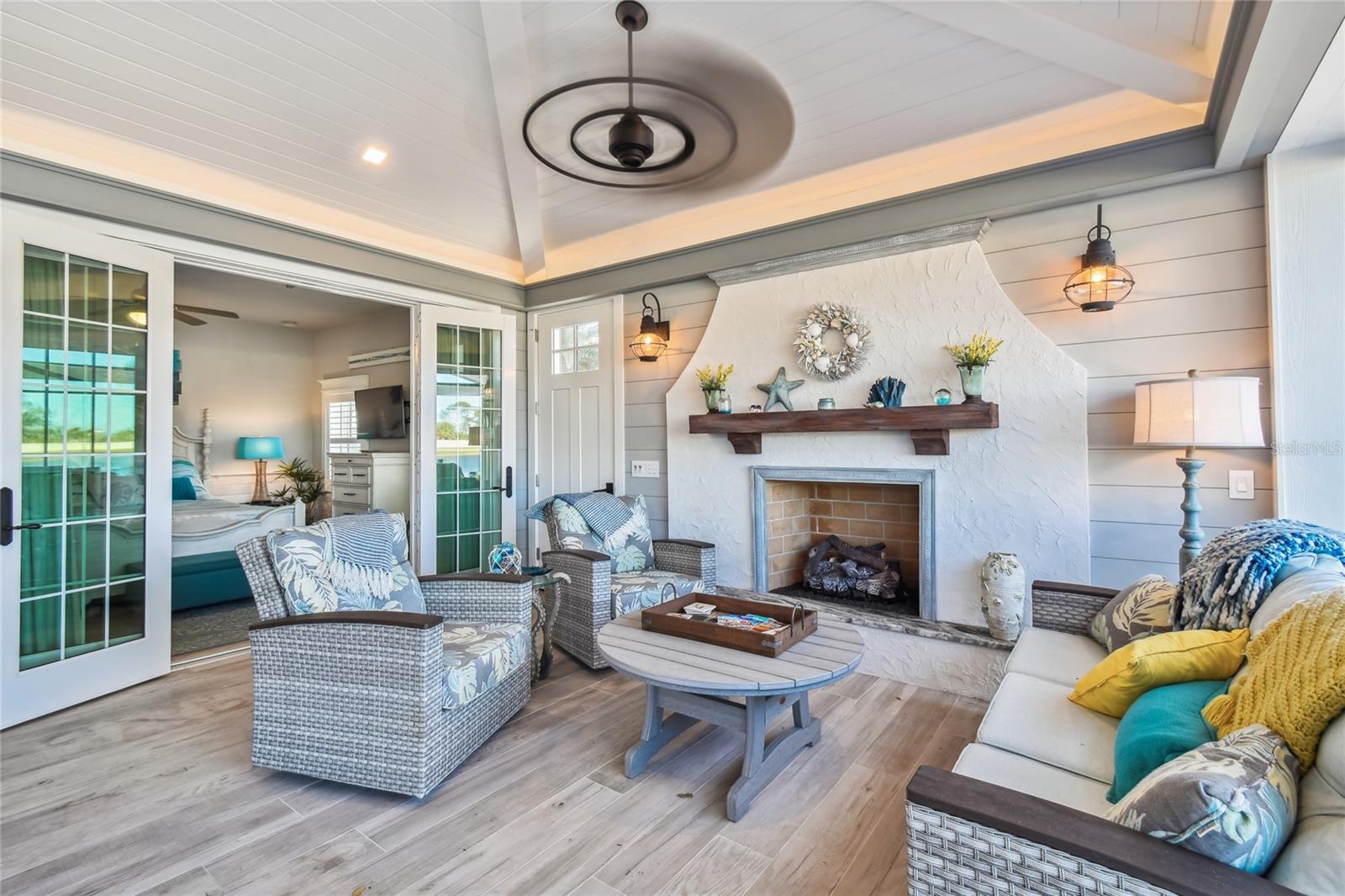 THORNTON CRK MOTORCOACH RESIDENCE - Residential