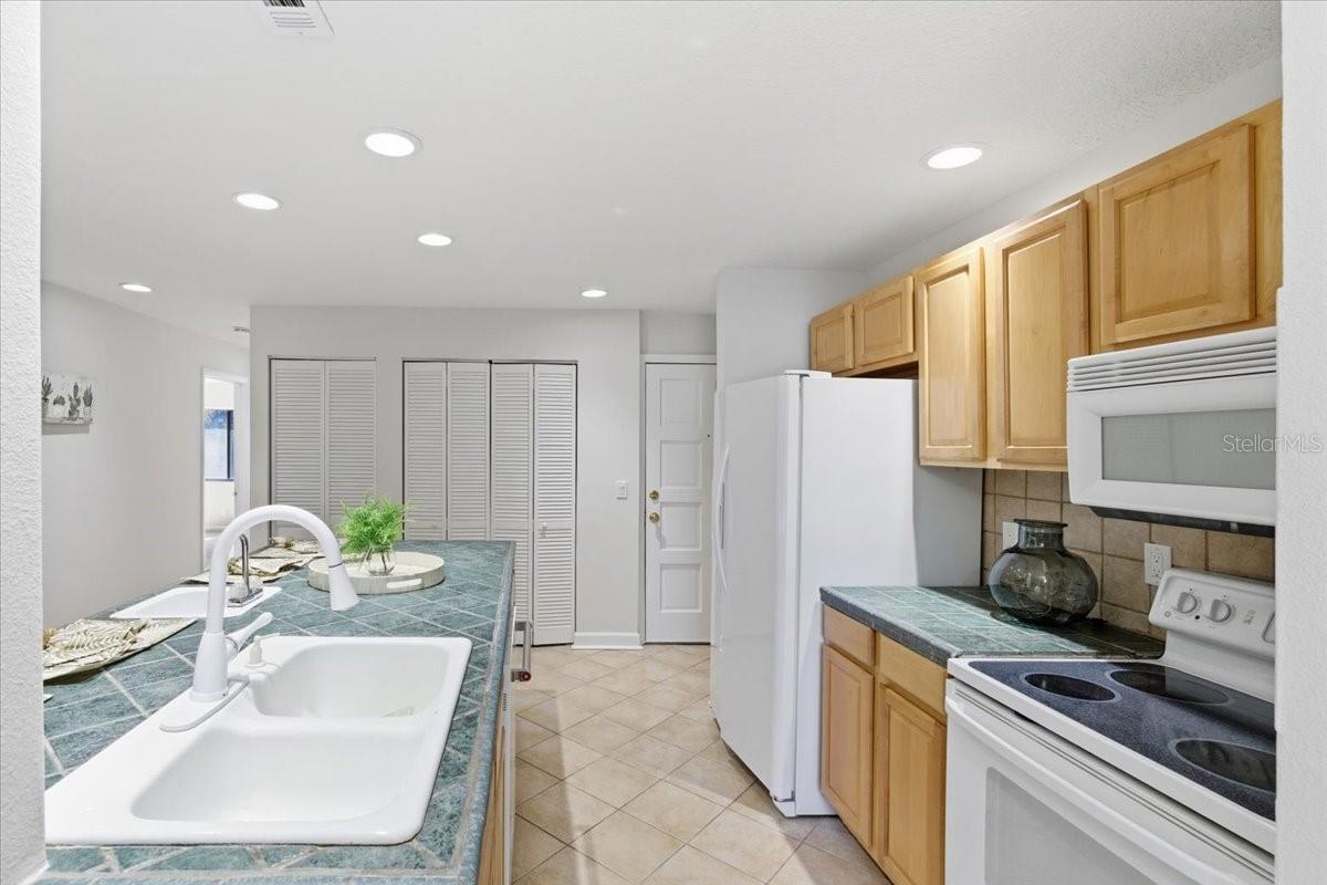 SHANGRI LA CONDO - Residential