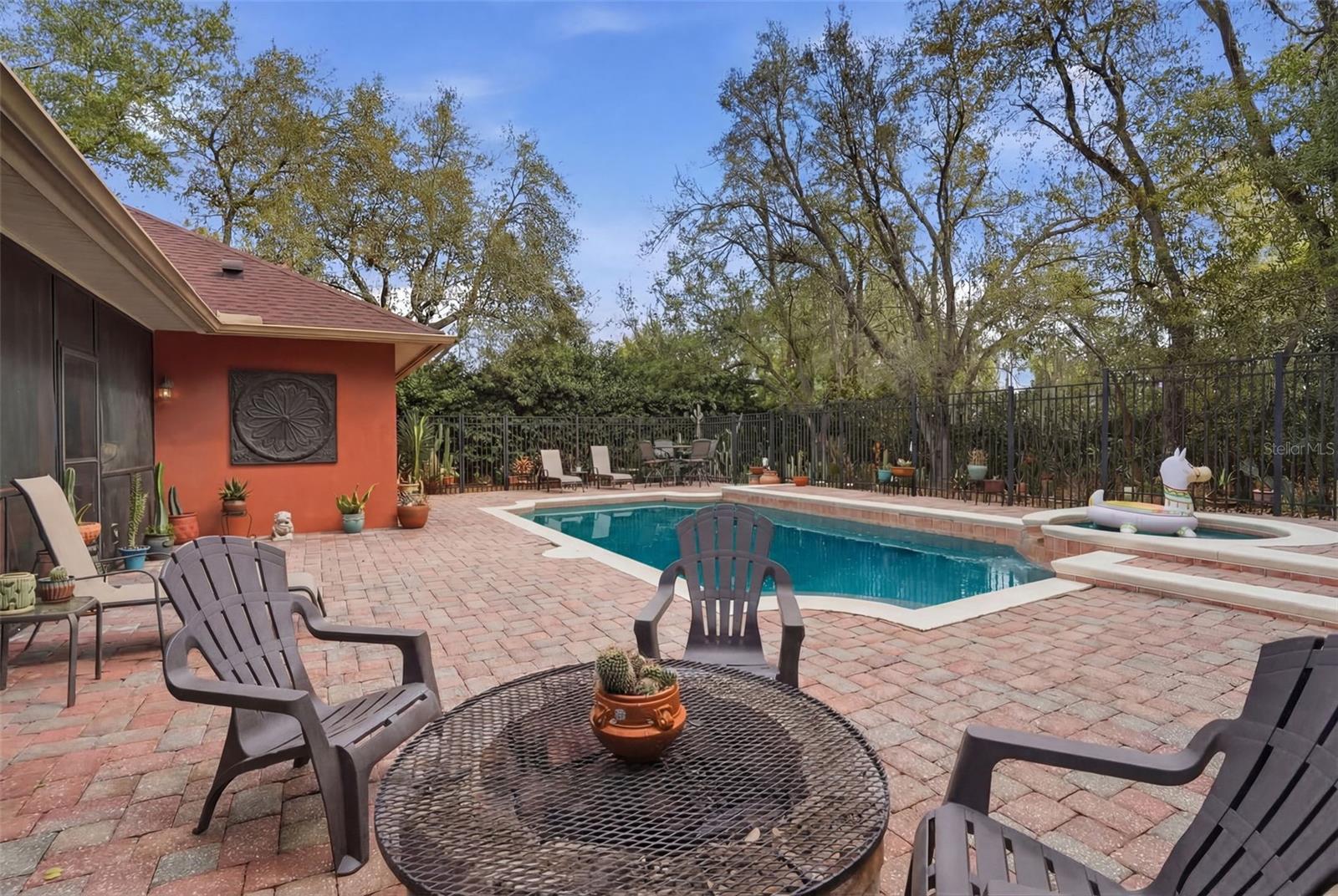 OAK LEAF - Residential