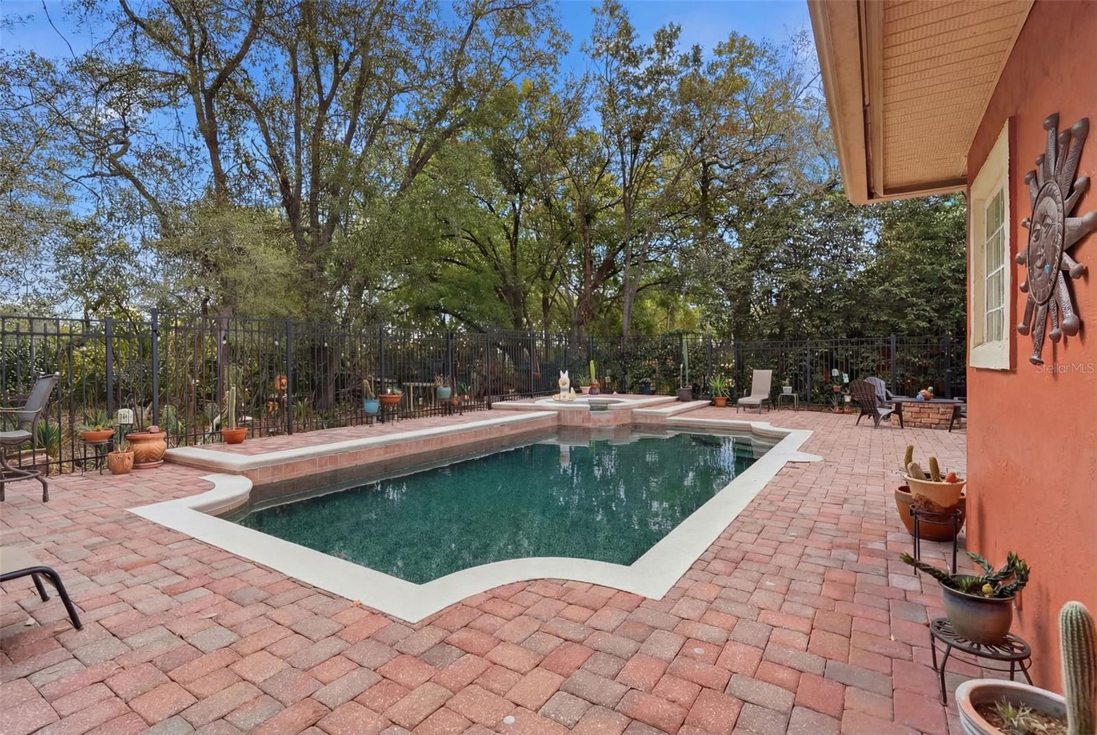 OAK LEAF - Residential