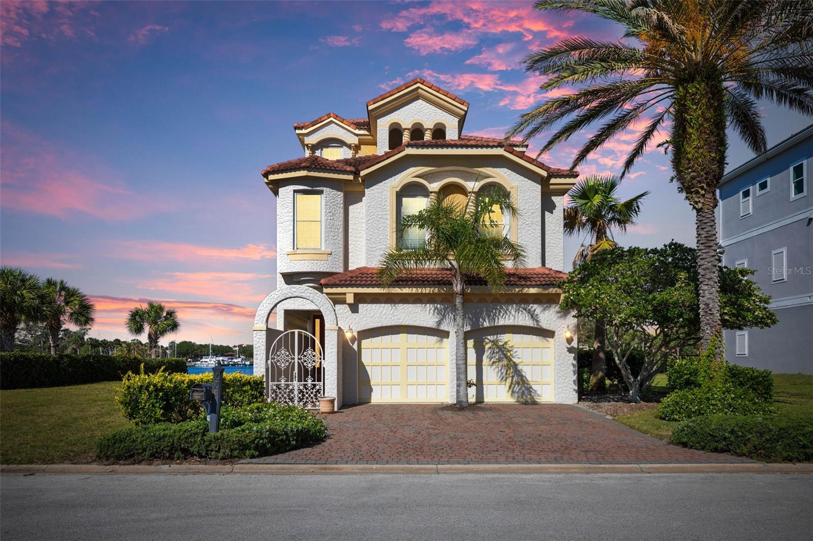 YACHT HARBOR - Residential