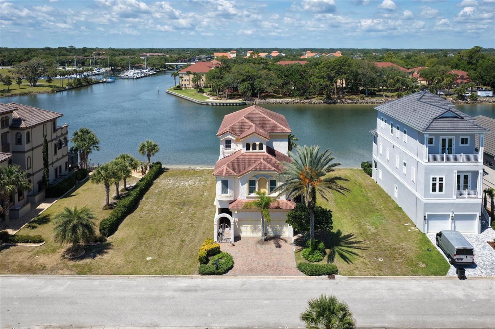 YACHT HARBOR - Residential