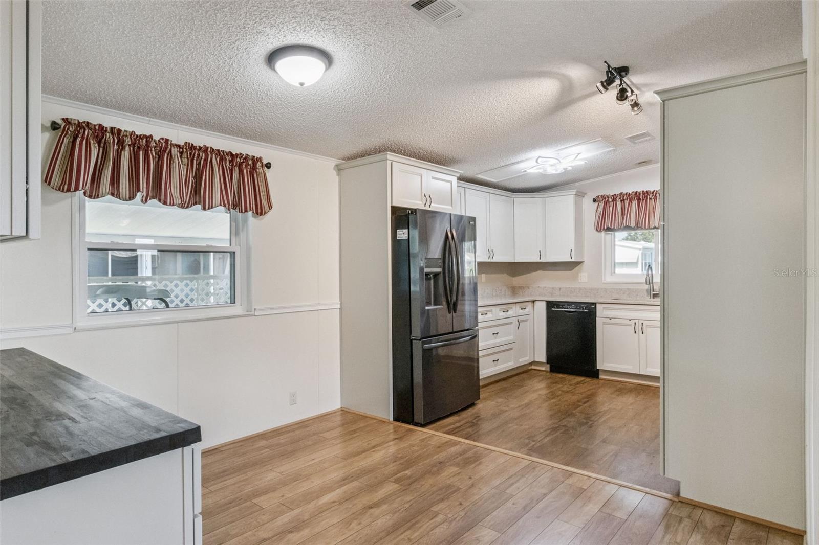 GARDEN GROVE OAKS - Residential