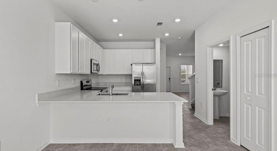 CHATEAU/ASTORIA - Residential Lease