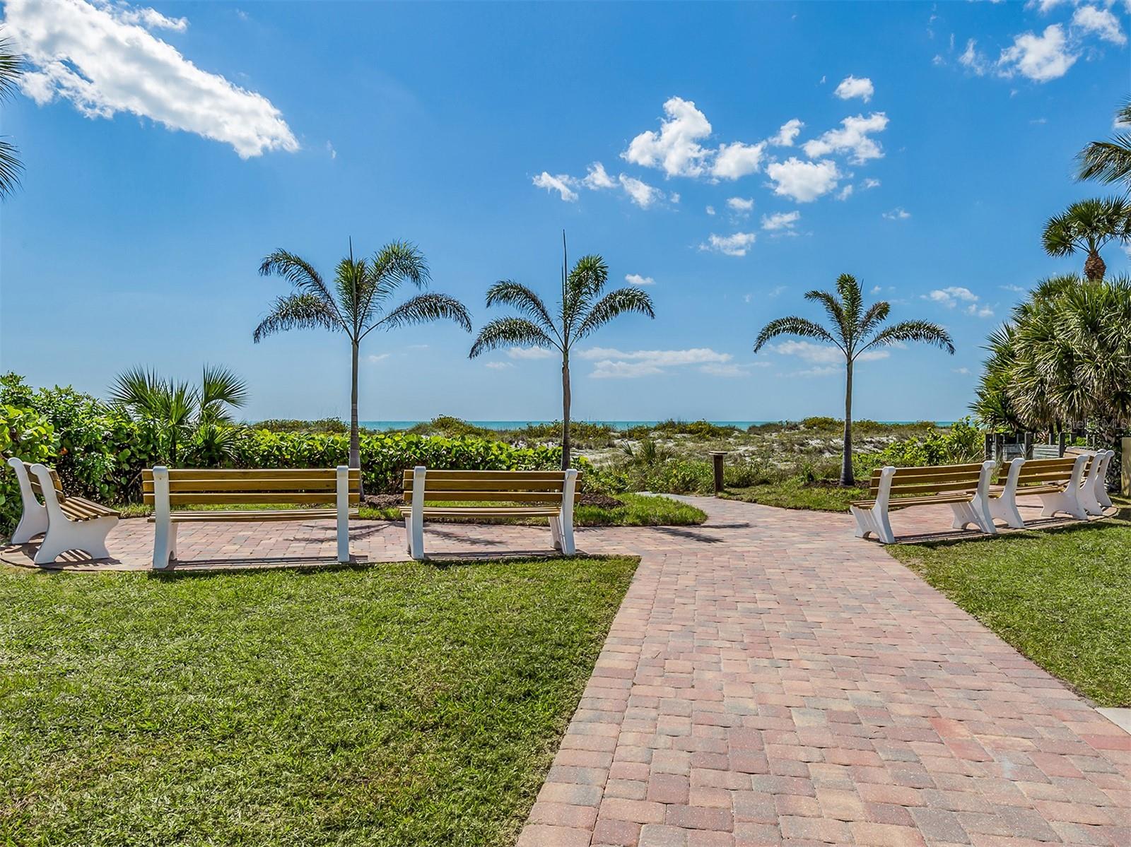 GOLDEN BEACH - Residential Income