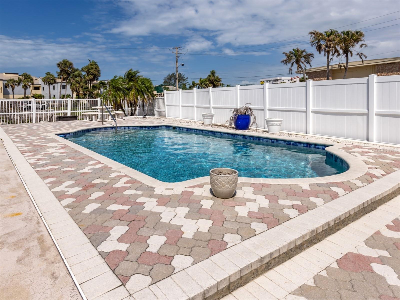 GOLDEN BEACH - Residential Income