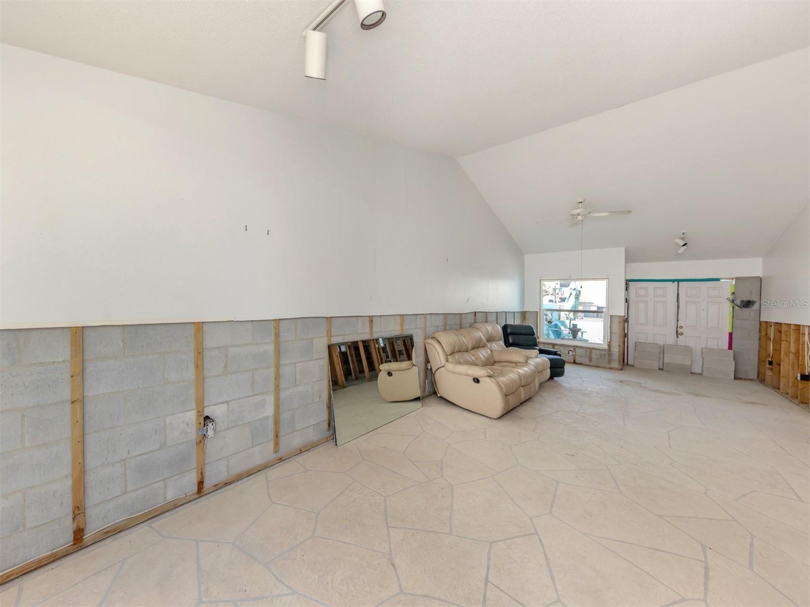 GOLDEN BEACH - Residential Income
