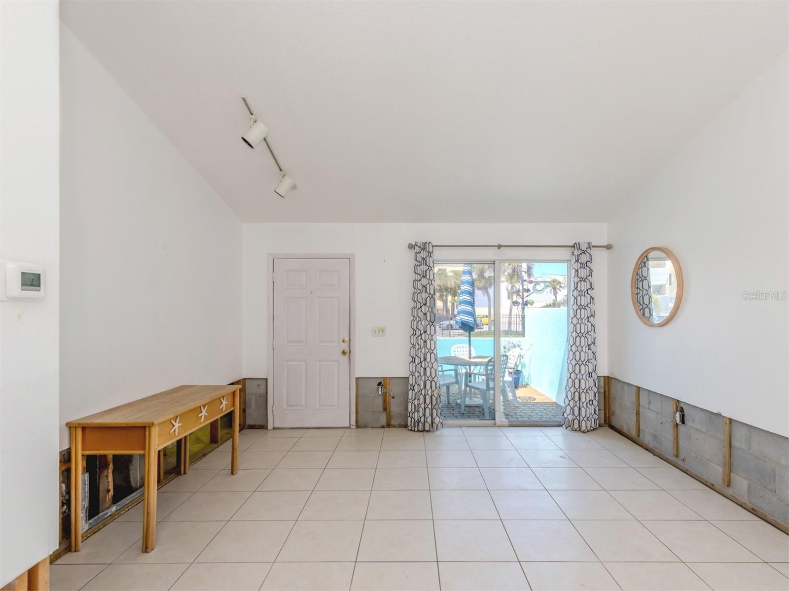 GOLDEN BEACH - Residential Income