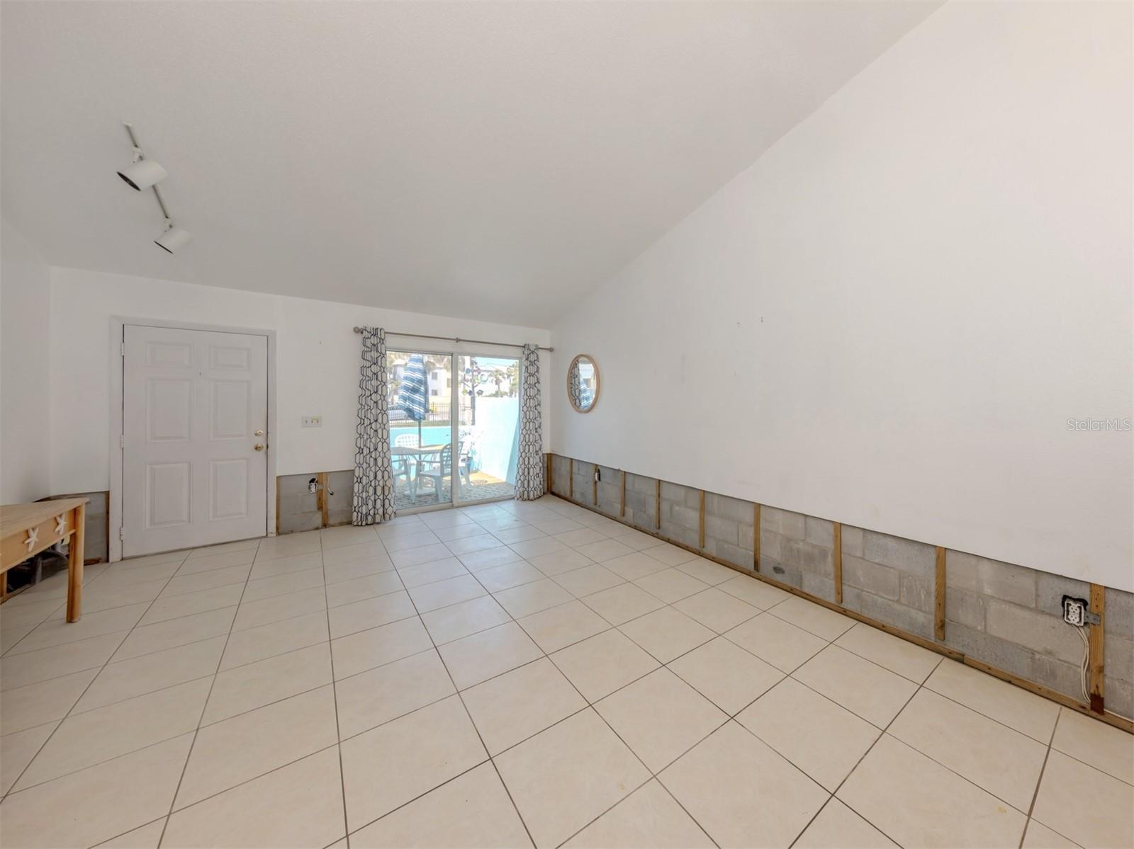 GOLDEN BEACH - Residential Income