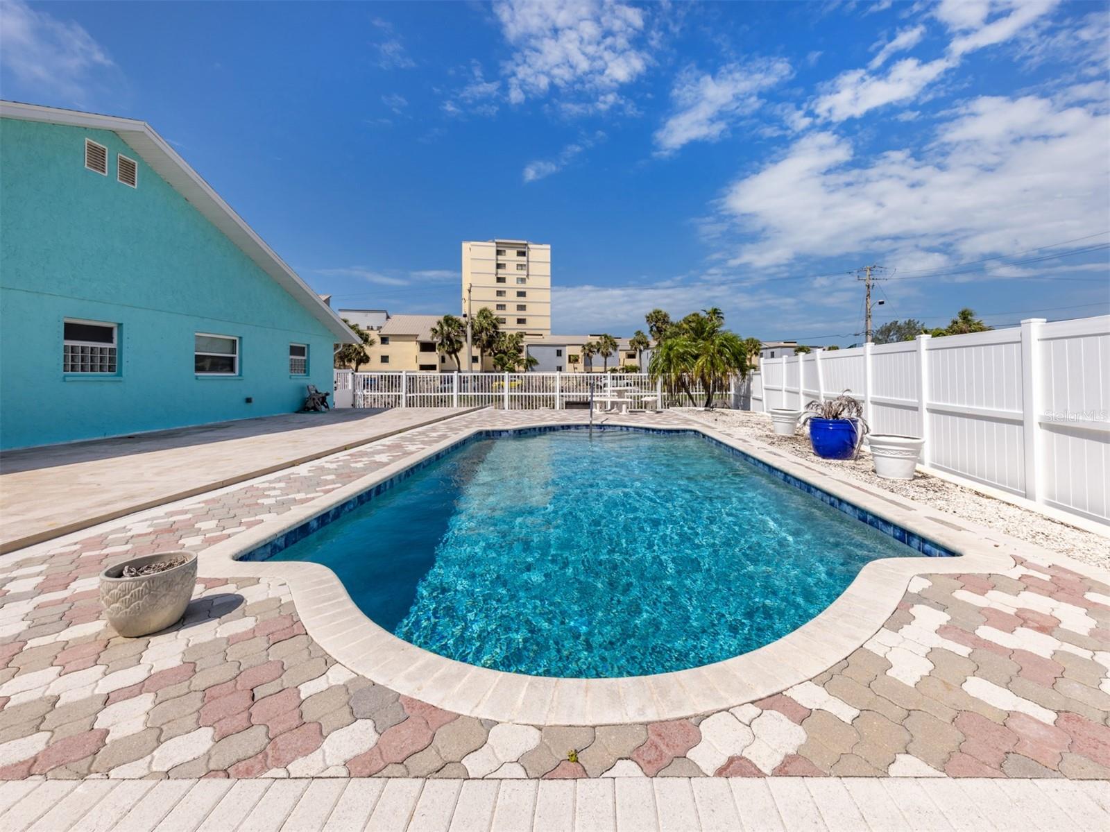 GOLDEN BEACH - Residential Income