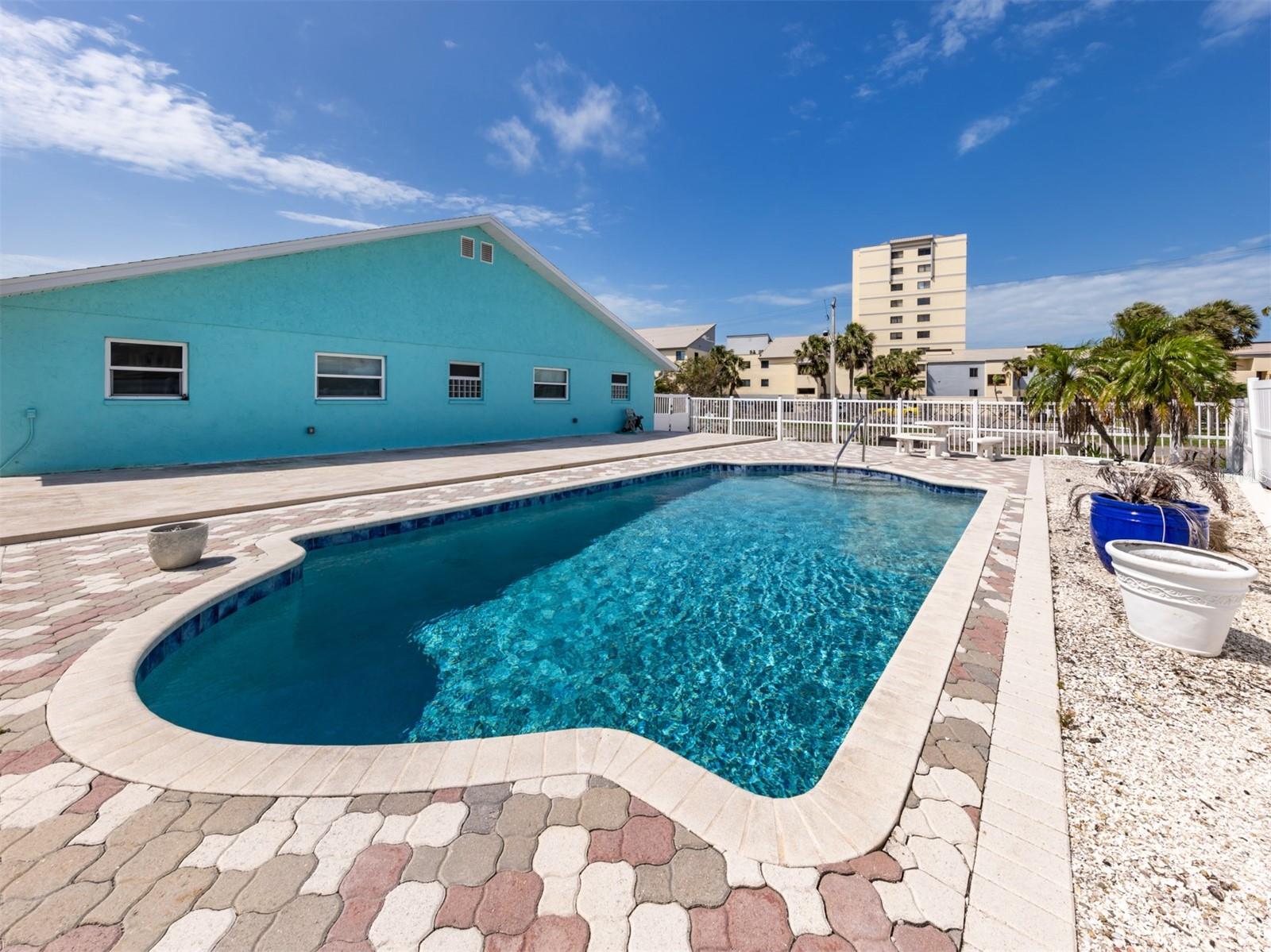 GOLDEN BEACH - Residential Income