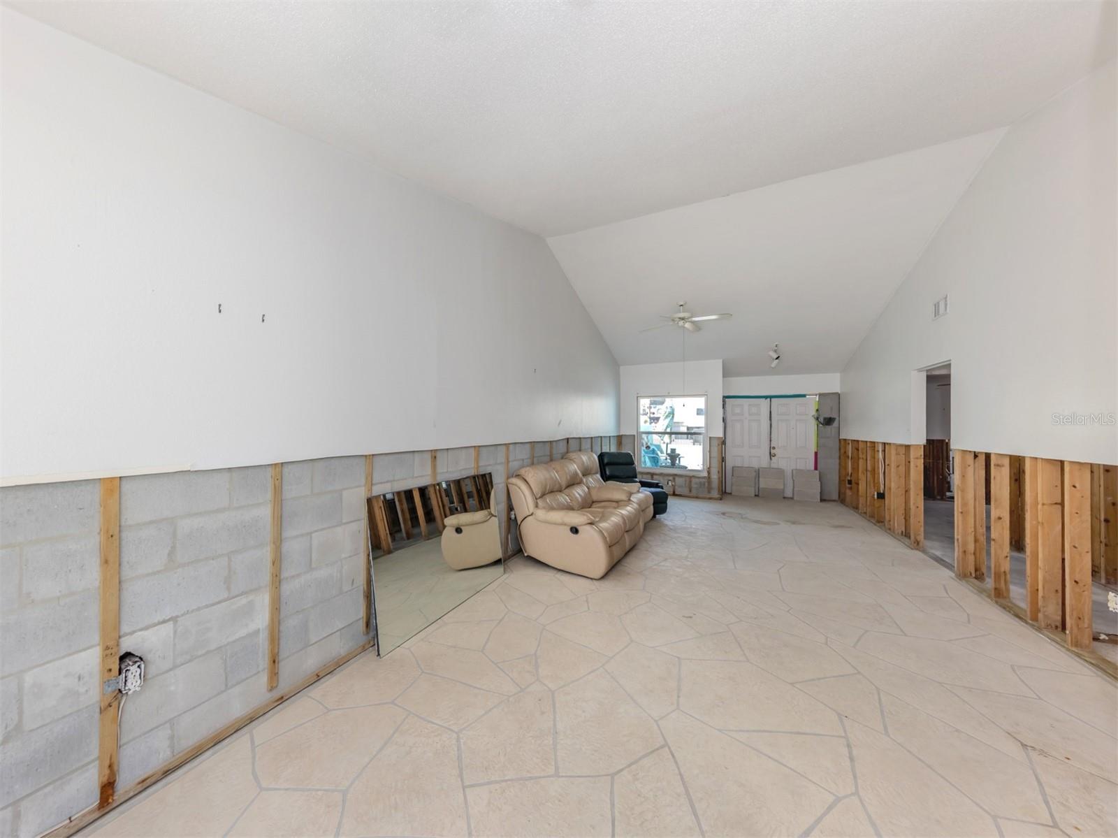 GOLDEN BEACH - Residential Income