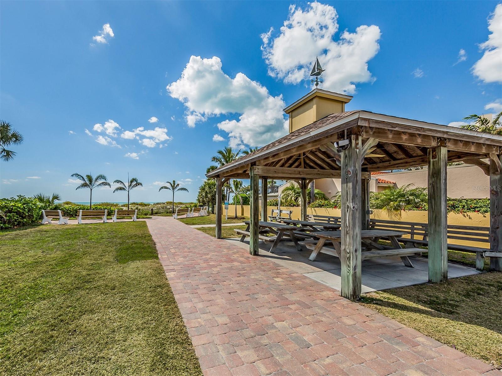 GOLDEN BEACH - Residential Income