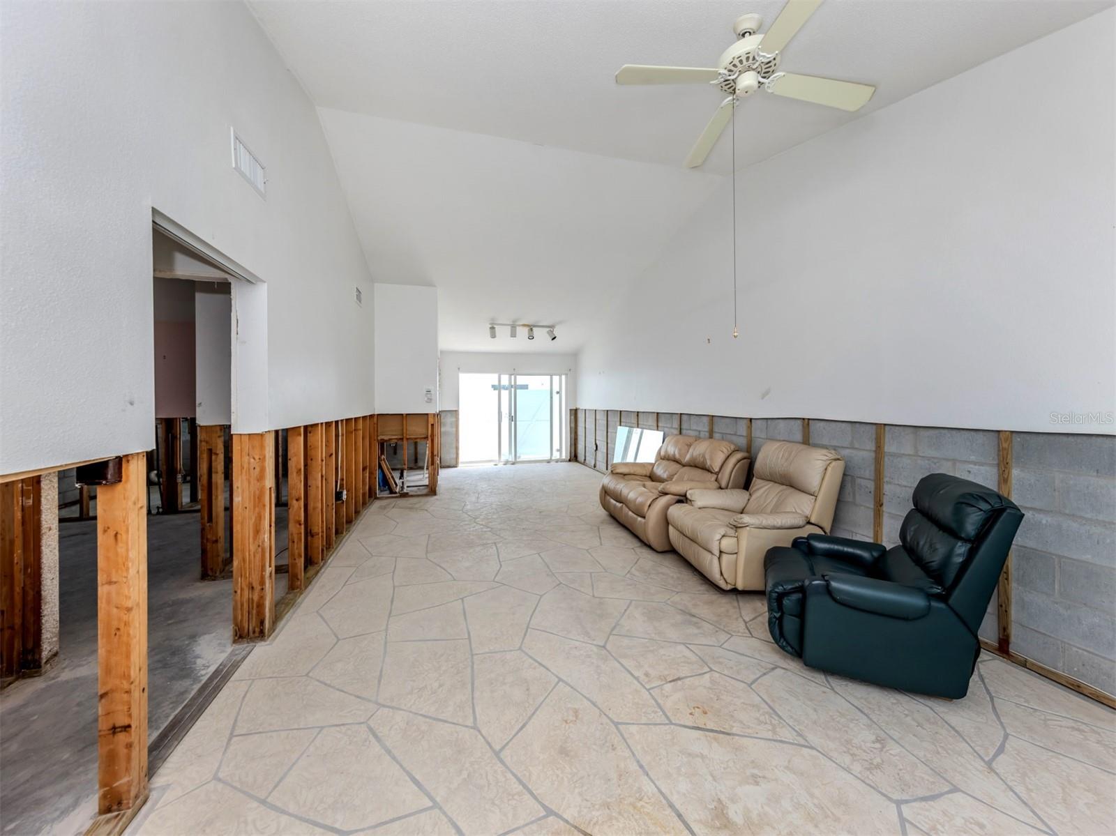 GOLDEN BEACH - Residential Income