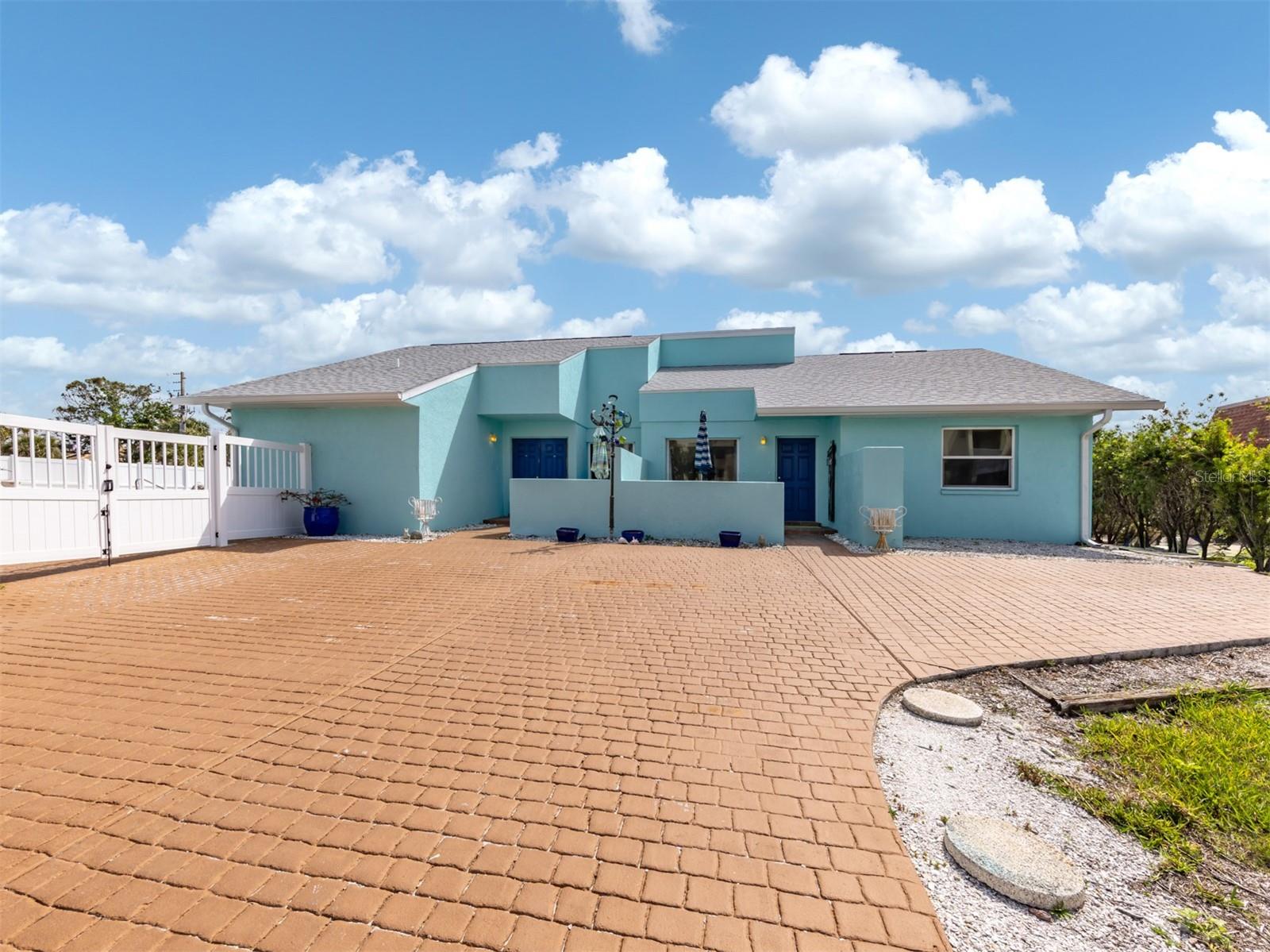 703 & 705 GOLDEN BEACH BOULEVARD