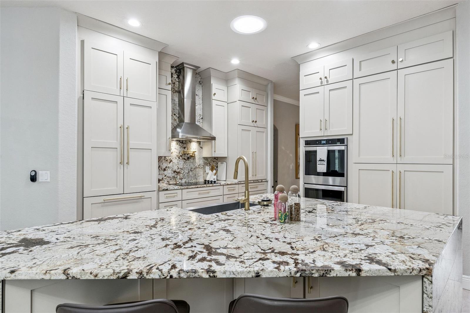 BRONSONS LNDGS F & M - Residential Lease