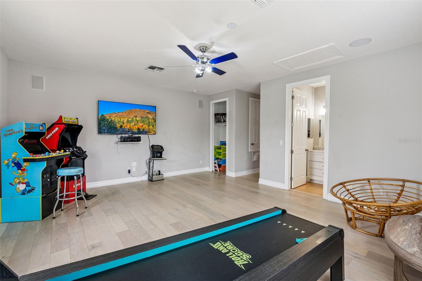 BRONSONS LNDGS F & M - Residential Lease