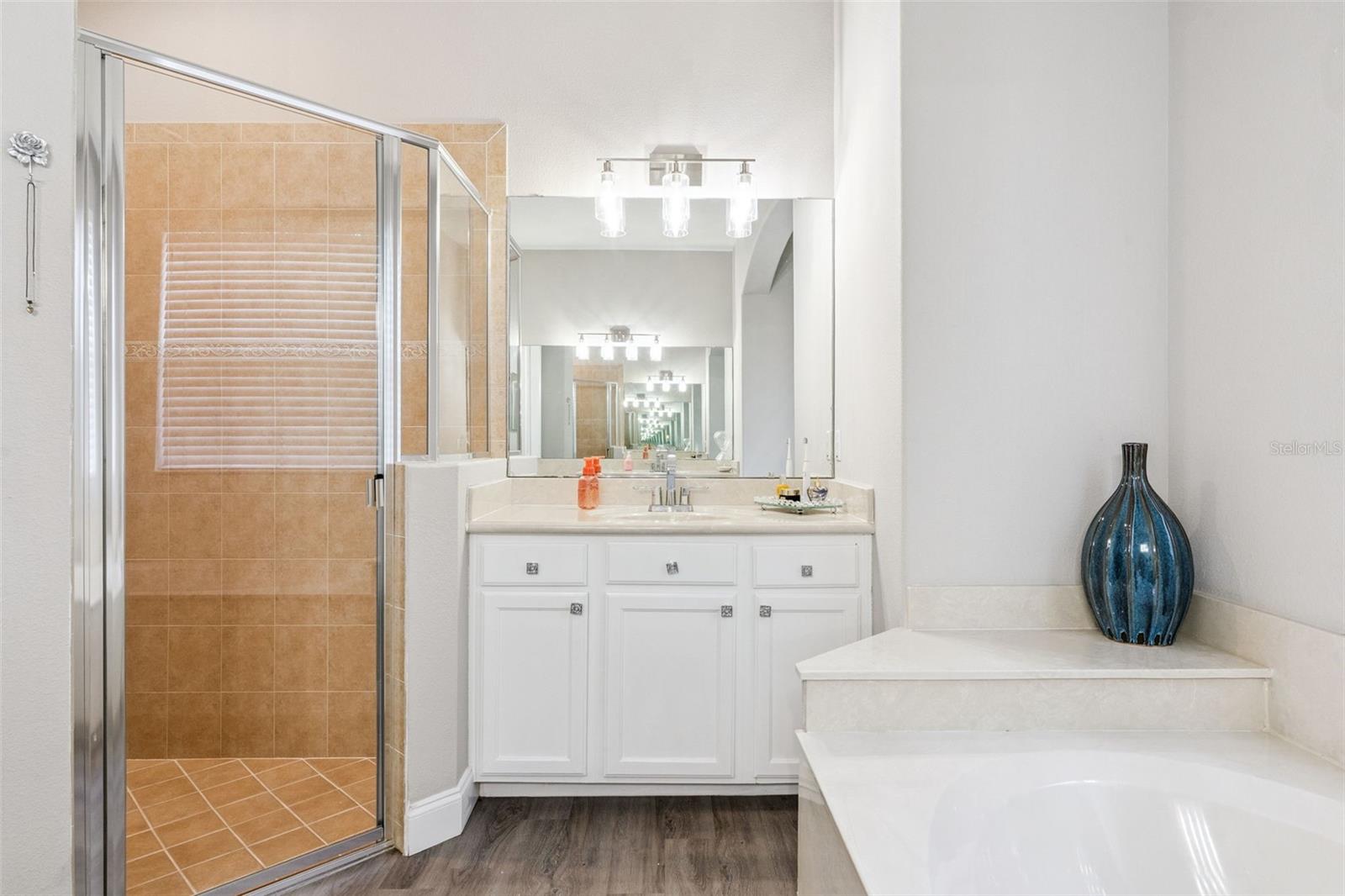 BRONSONS LNDGS F & M - Residential Lease