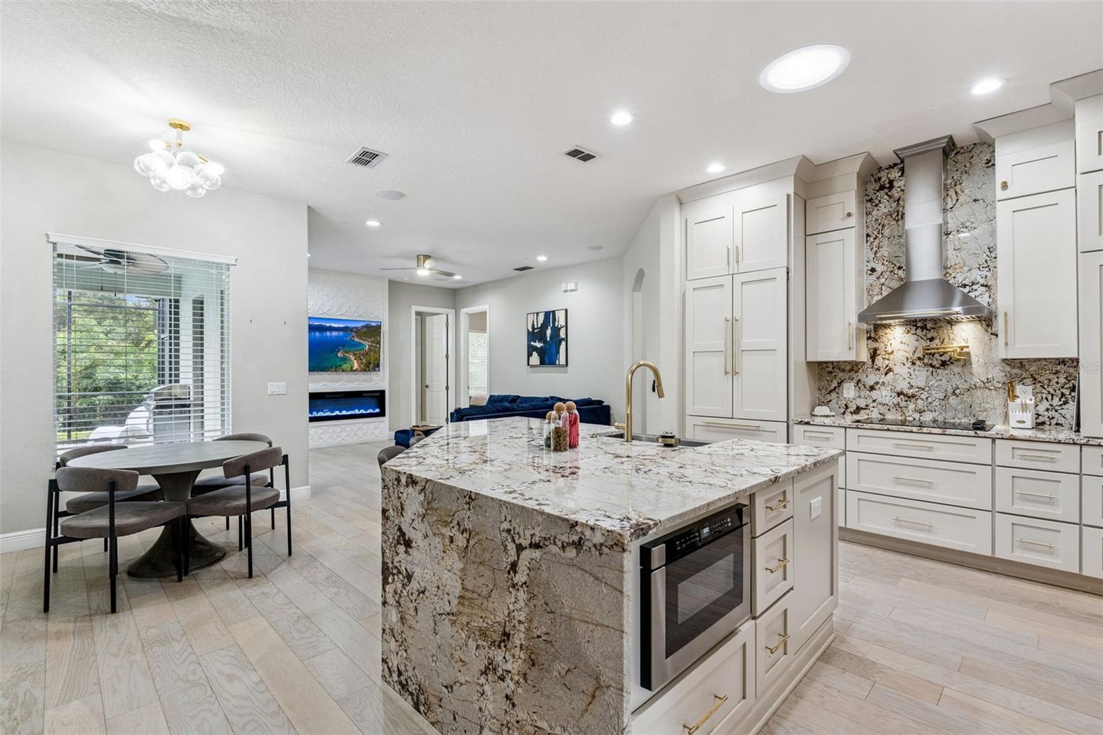 BRONSONS LNDGS F & M - Residential Lease