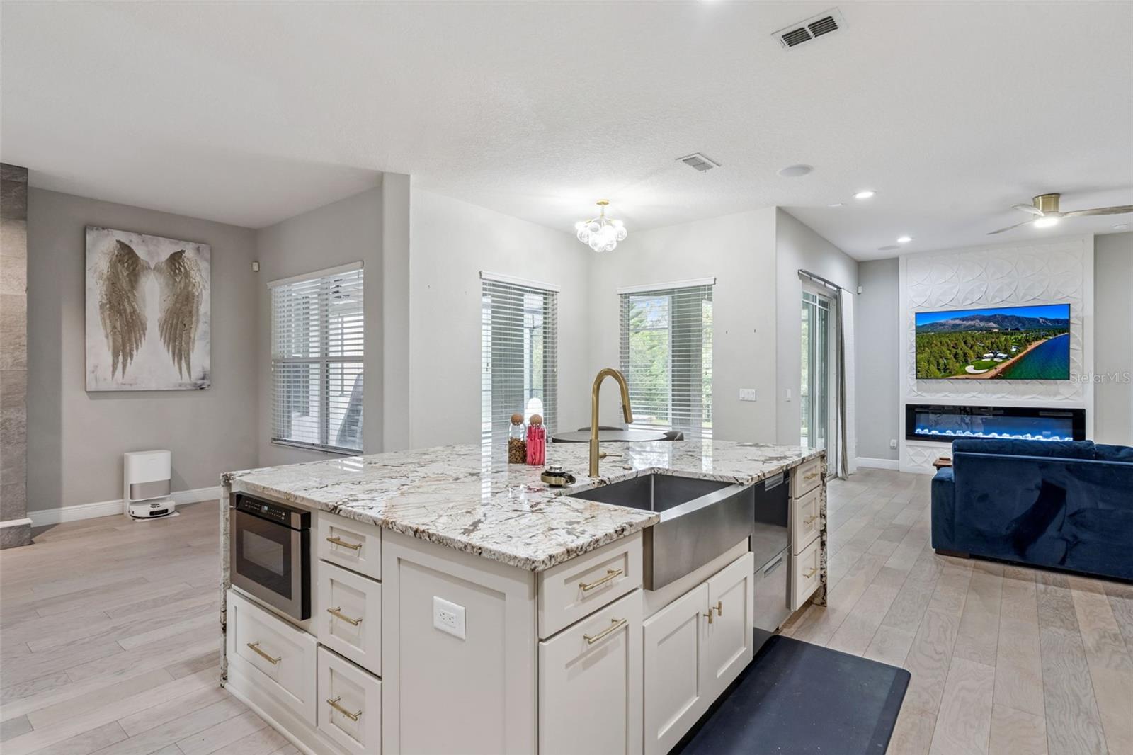 BRONSONS LNDGS F & M - Residential Lease