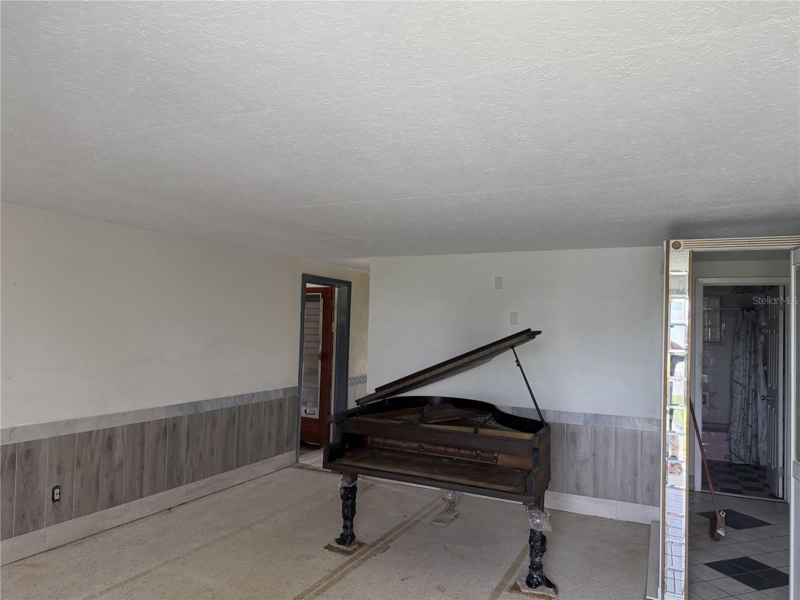 13233 SUSAN DRIVE