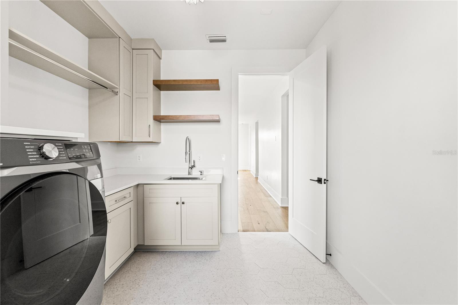 DAVIS ISLANDS PB10 PG52 TO 57 - Residential Lease