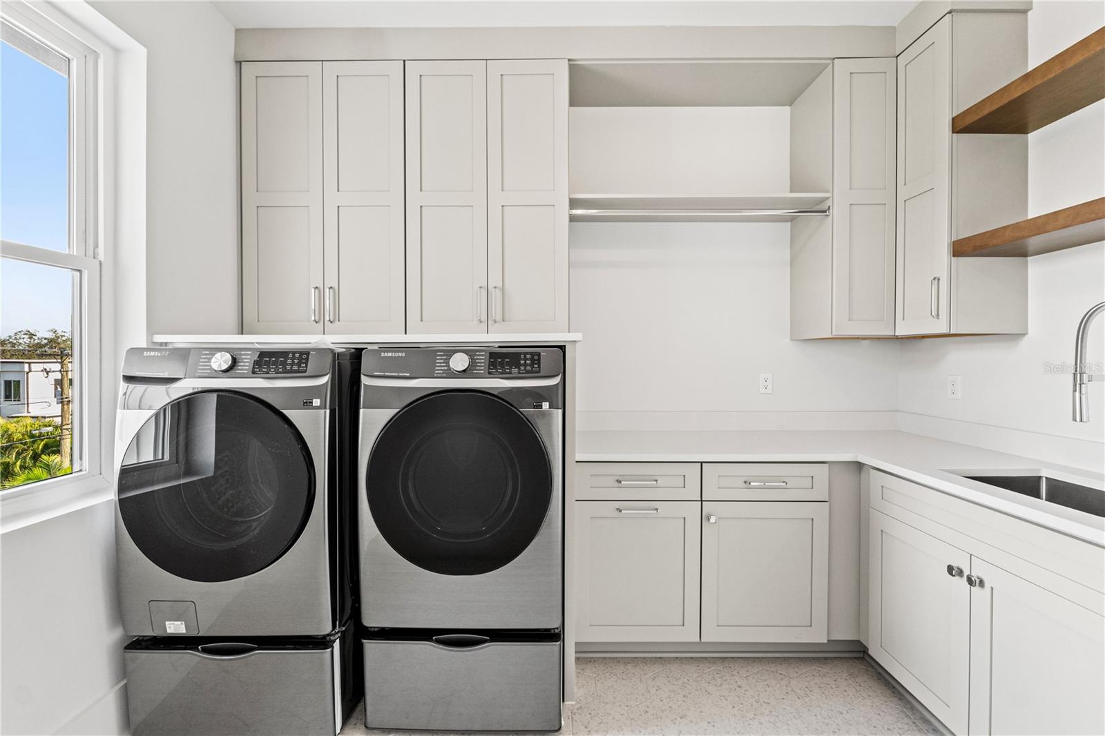 DAVIS ISLANDS PB10 PG52 TO 57 - Residential Lease