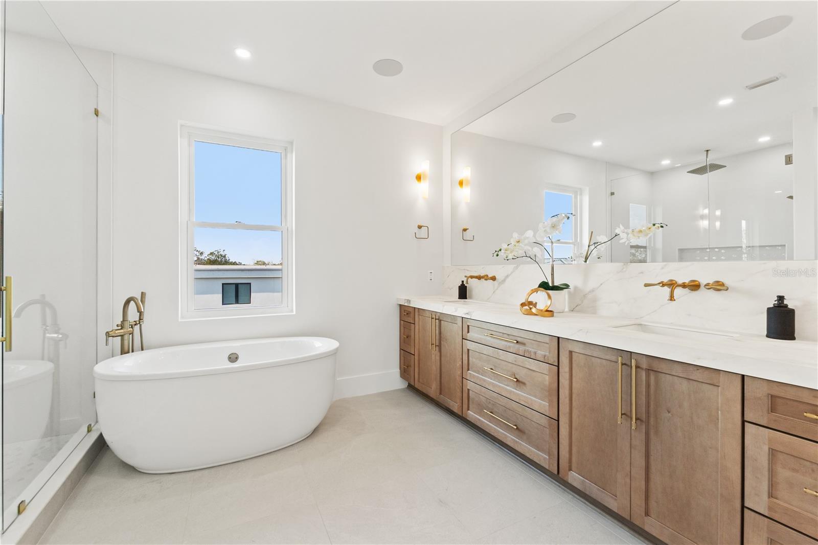 DAVIS ISLANDS PB10 PG52 TO 57 - Residential Lease