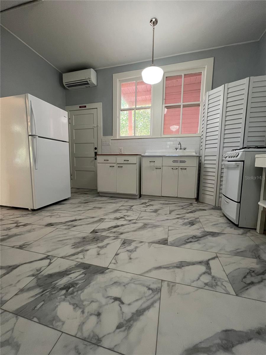 DUCK POND - Residential Lease