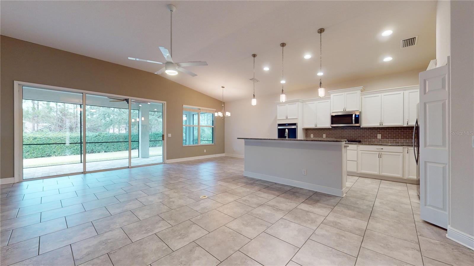 1581 W CAROLINE PATH