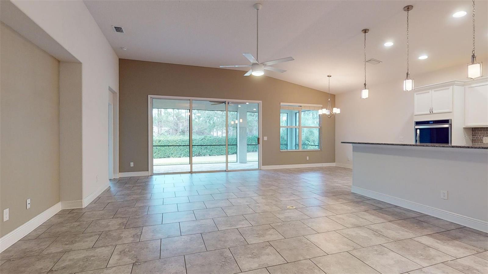 1581 W CAROLINE PATH