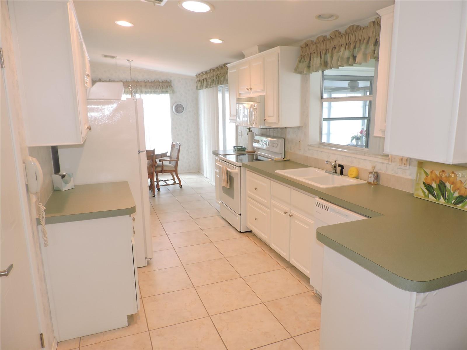 CALOOSA LAKE VILLAGE - Residential
