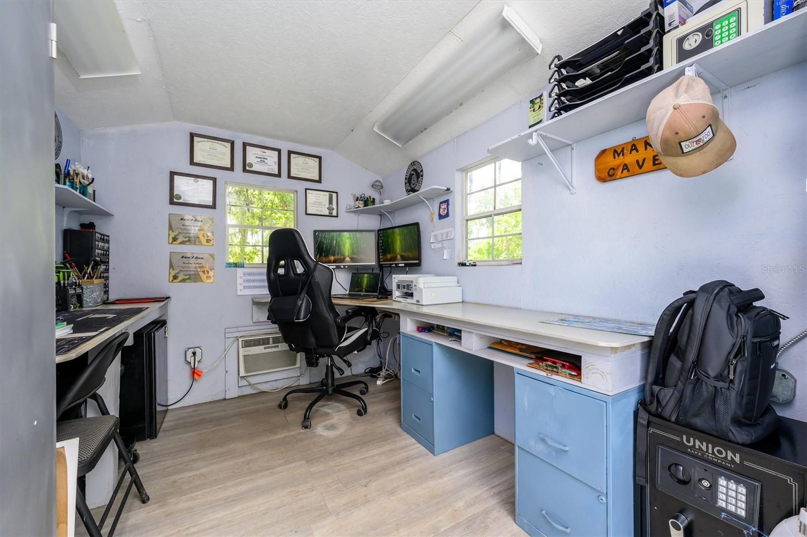 LAKESIDE ESTATES - Residential