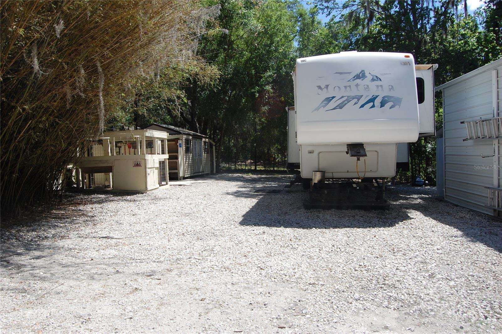 LAKESIDE ESTATES - Residential