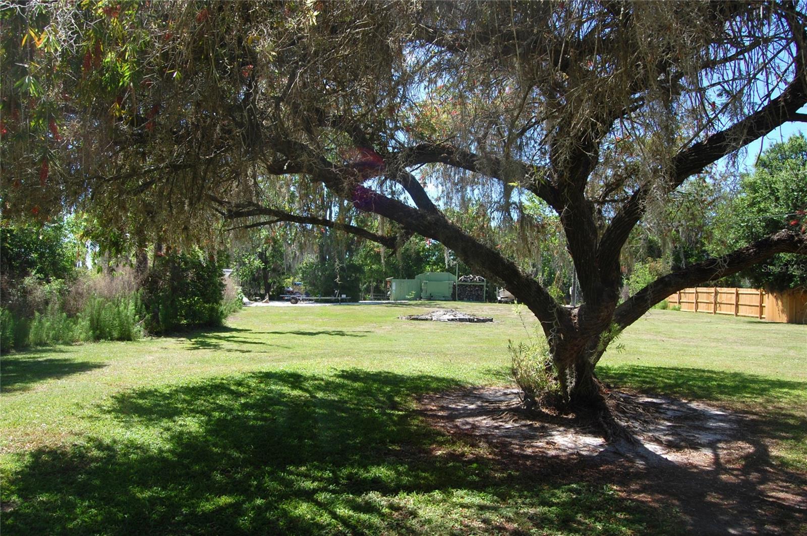 LAKESIDE ESTATES - Residential