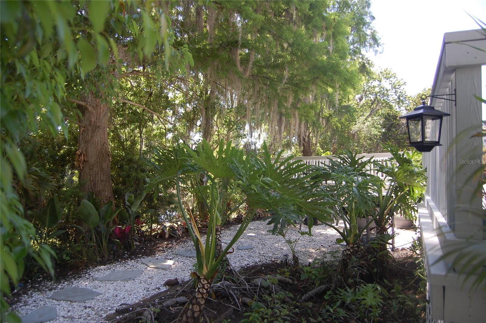 LAKESIDE ESTATES - Residential