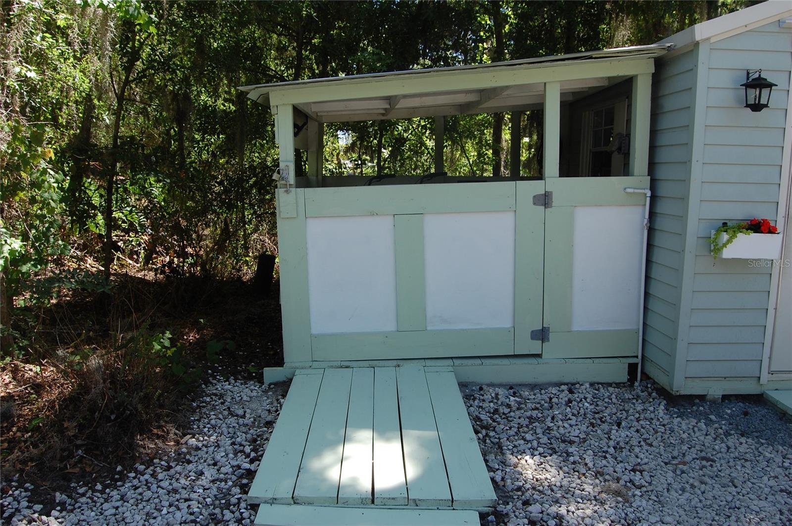 LAKESIDE ESTATES - Residential