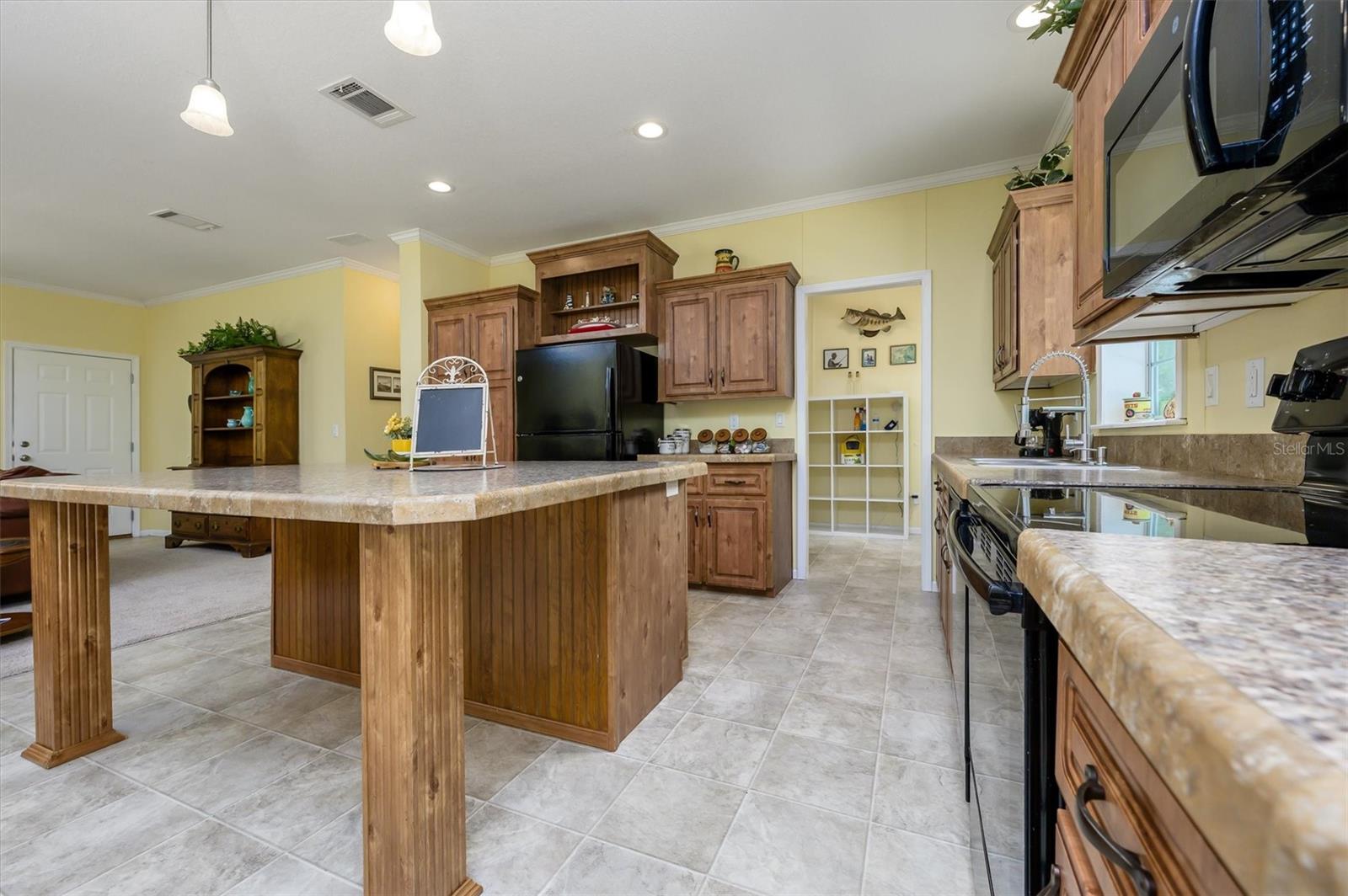 LAKESIDE ESTATES - Residential