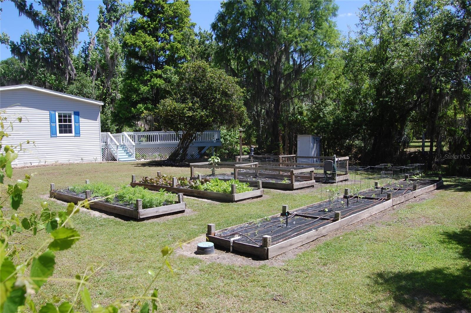 LAKESIDE ESTATES - Residential