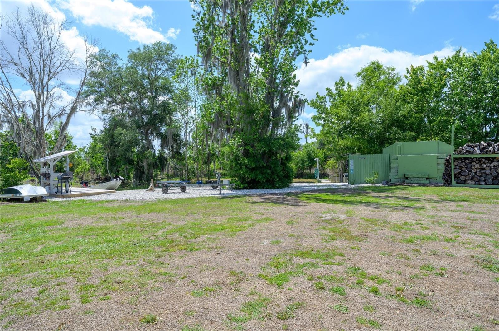 LAKESIDE ESTATES - Residential